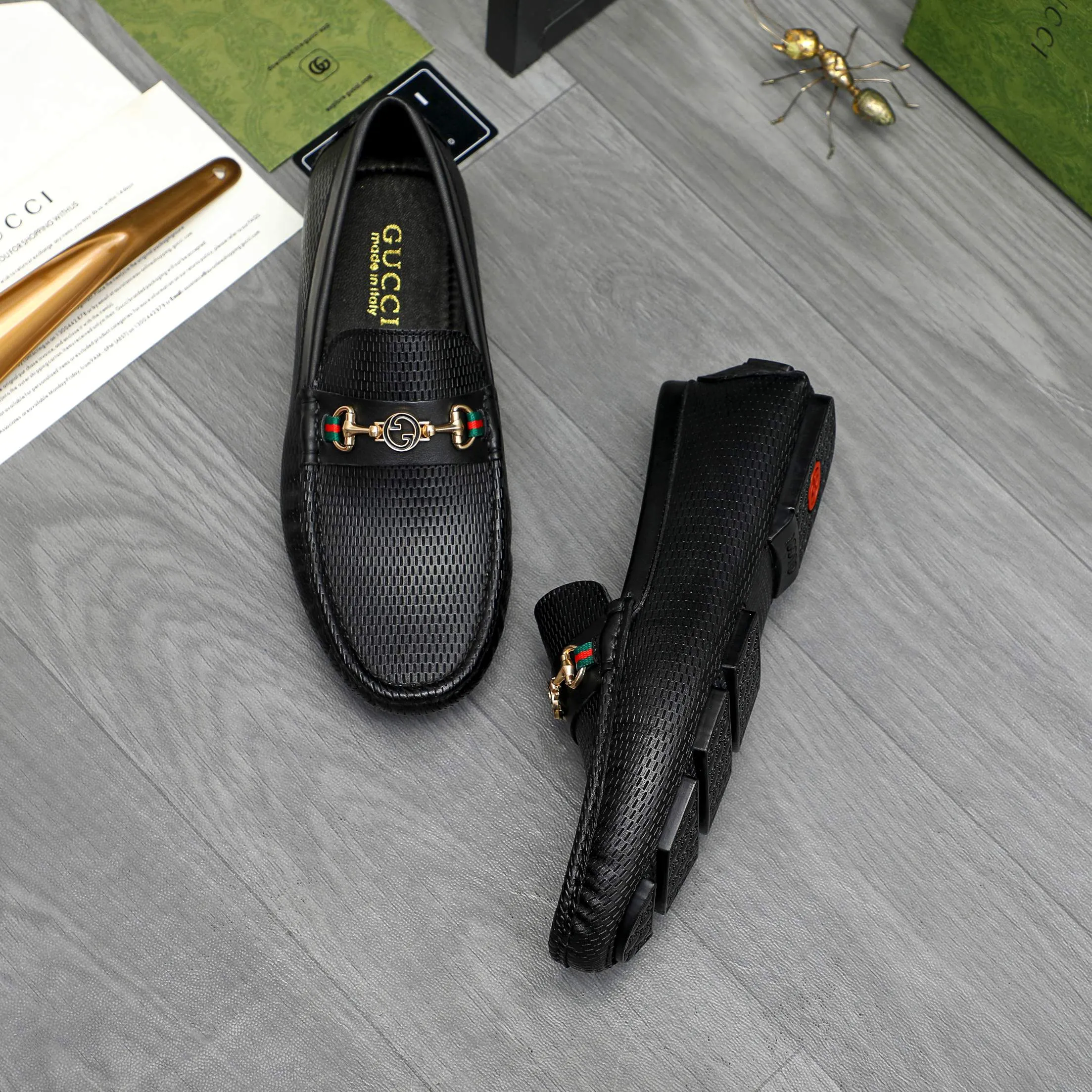 Men's shoes 💰p420 Product trademark: GUCCI (Gucci) casual slip-on men's shoes Regular size: 38-44 Product materials: Selected hollow cowhide upper, sheepskin lining, rubber outsole